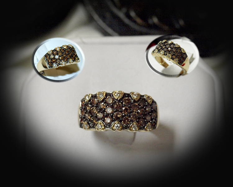 <b>Description: </b>14ky chocolate and white diamond ring